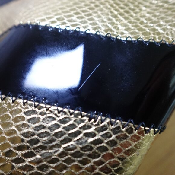 Vintage Marciano patent finish kiss lock clutch - Picture 8 of 14